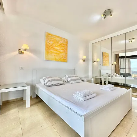 First Line Attic - Adults Only - Apartamento