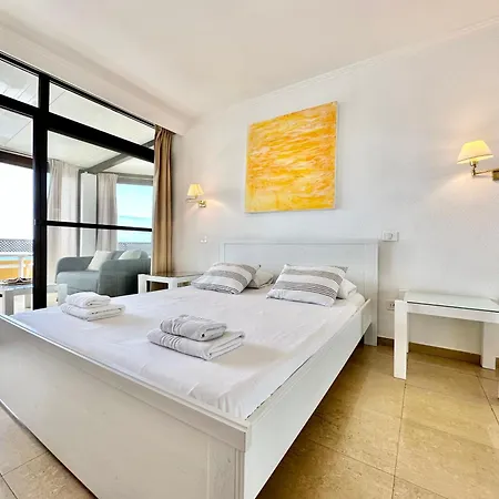 First Line Attic - Adults Only - Apartamento