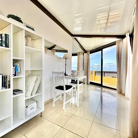 First Line Attic - Adults Only - Apartamento