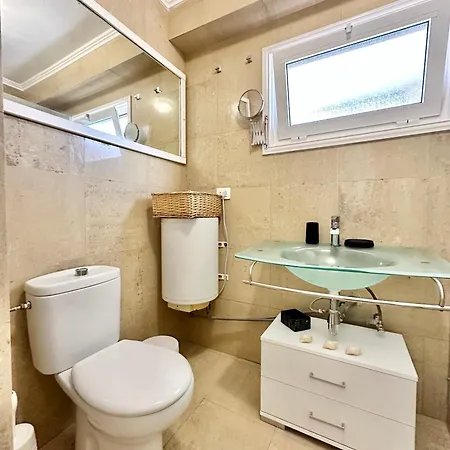 First Line Attic - Adults Only - Apartamento